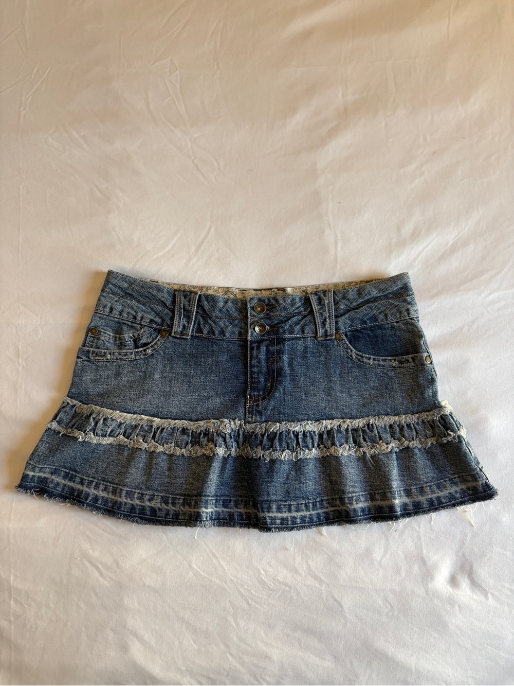Rewind Y2K Low Rise Denim Mini Skirt Frayed Ruffle Medium Wash Preppy Vintage